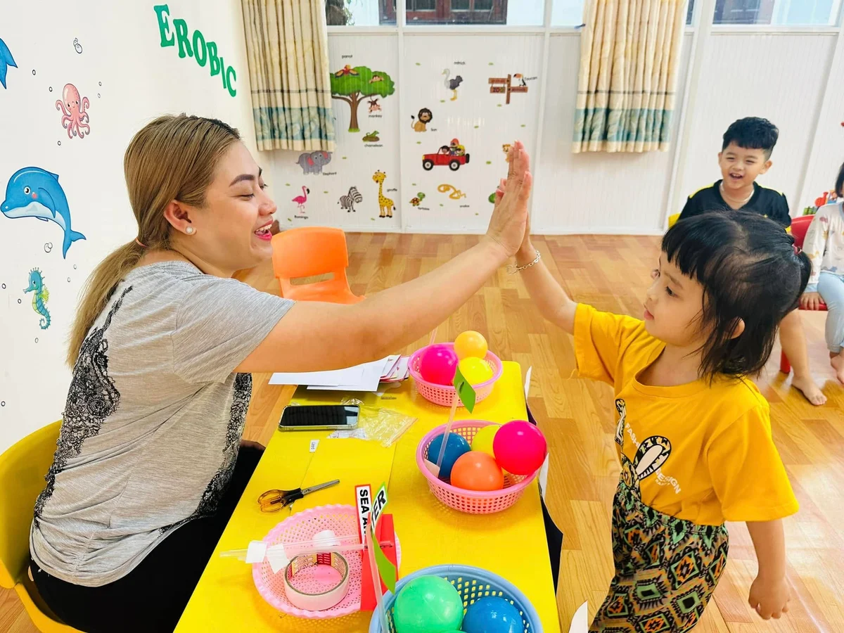 Tiếng Anh Cùng Giáo Viên Nước Ngoài